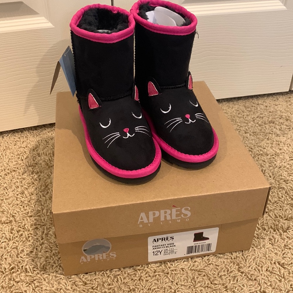 NWT Apres by LAMO cat boots black size 12